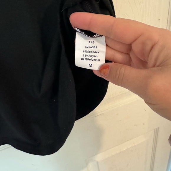 Automet women’s medium black tank top - Picture 3 of 5